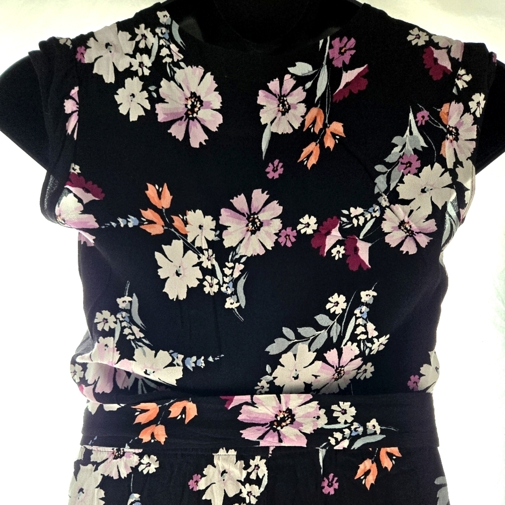 Pretty Floral LOFT Romper EUC - Picture 7 of 12